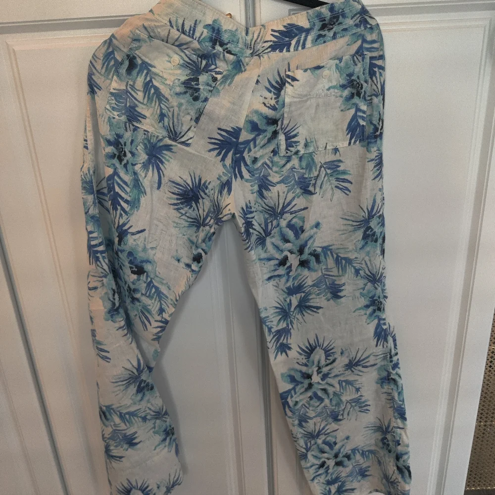Tommy Bahama Elegant ladies size 4 wide leg linen pants, Blue Tropical Theme - Picture 4 of 9